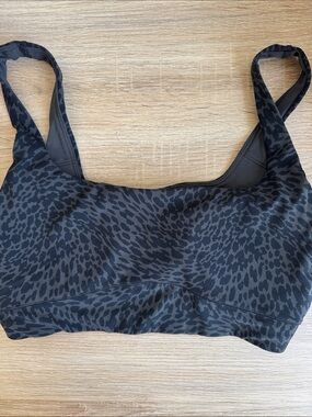 Vuori Women's Black Leopard Print sports bra NEW